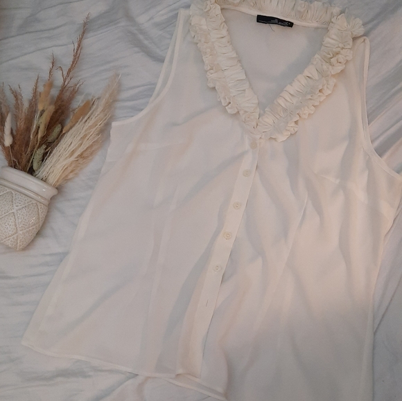 White halter top - Picture 2 of 5